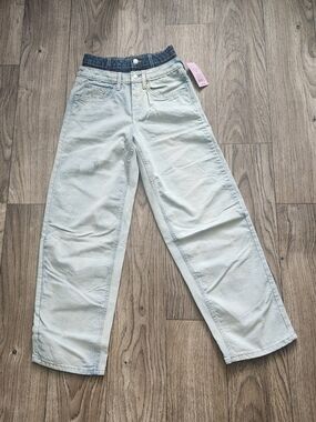 Light Wash Straight Leg Cut Jeans Size 00